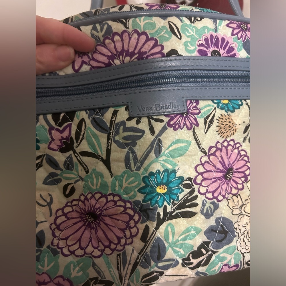 Vera Bradley Crossbody NEEDS TO BE WASHED - Picture 10 of 16